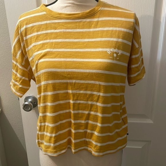 Roxy Tops - EUC Roxy Yellow and White Striped Crop Top Size Large